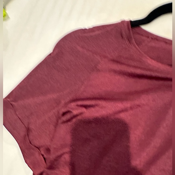 Lululemon deep dark red/garnet color size 6 silky top - Picture 3 of 4